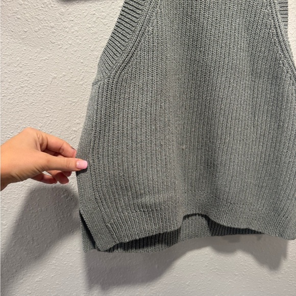 Gray Ribbed Knit Tank Top - Picture 3 of 3